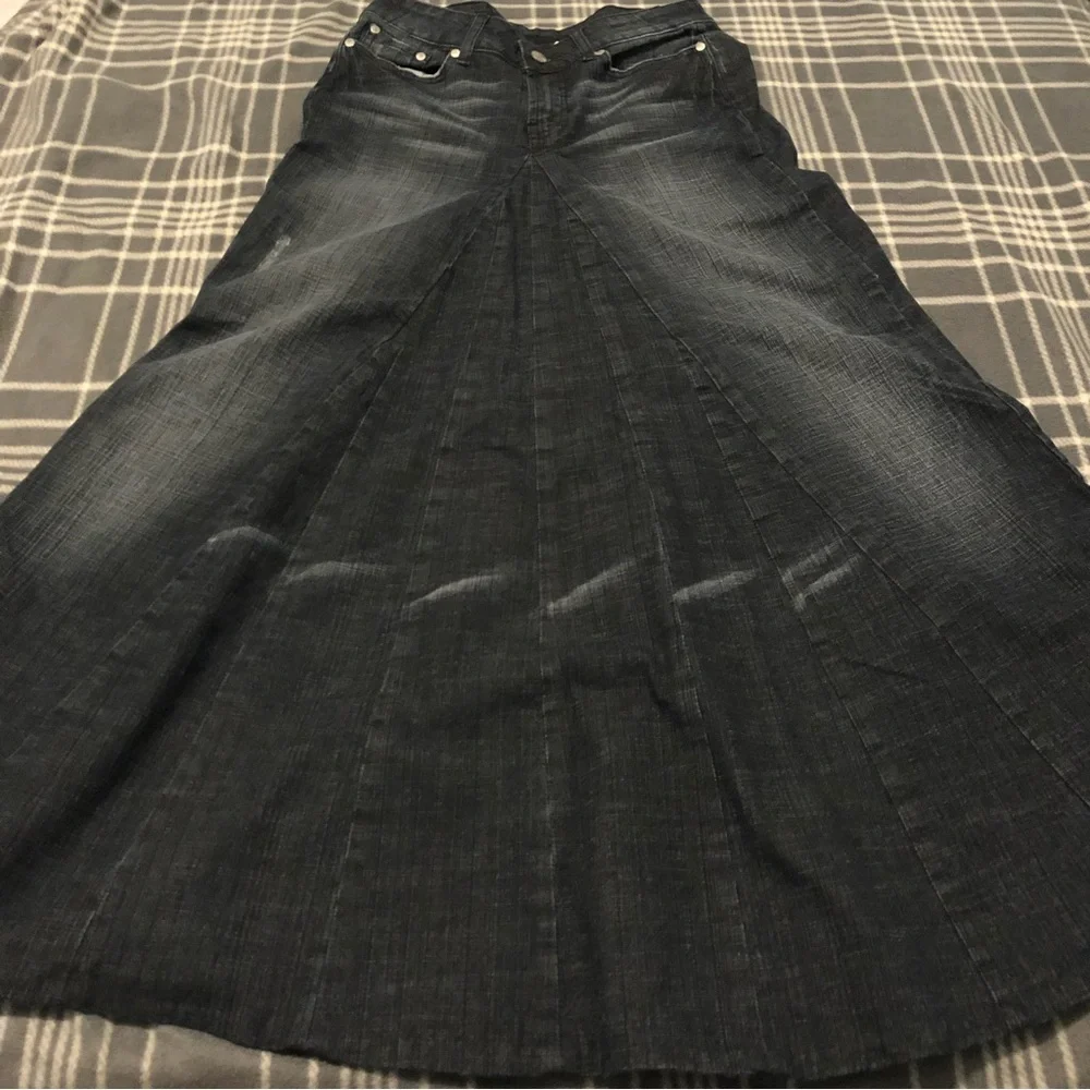 Unique Black Jean Mermaid Flare Skirt Diamanté Accents on back pockets Size 5 - Picture 1 of 16